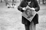Cerf volant avec l'image de Victor Jara, chanteur et musicien chilien assassiné par la dictature