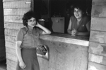 Femmes dans un bidonville au Chili