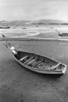 Bateau de pêche artisanale dans une plage de Quintero, Chili