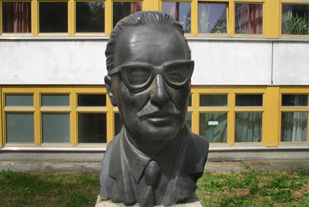 escultura a Salvador Allende. Berlín, Alemania. Obra de Ingeborg Hunzinger