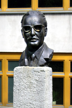 monument bust Salvador Allende. Berlin