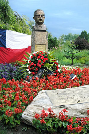 Monument Salvador Allende. Donaupark. Viena