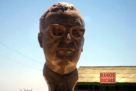 Busto Salvador Allende. Constitución