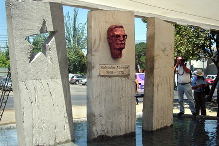 Monumento, escultura a Salvador Allende. Rancagua. Chile 