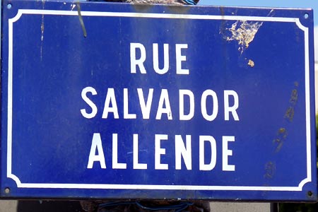 Calle Salvador Allende, Francia, Stains