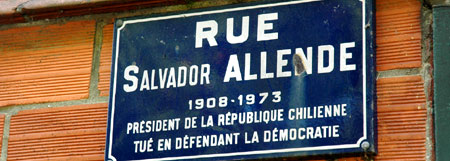 Calle Salvador Allende. Muerto defendiendo la democracia - Allende en el mundo