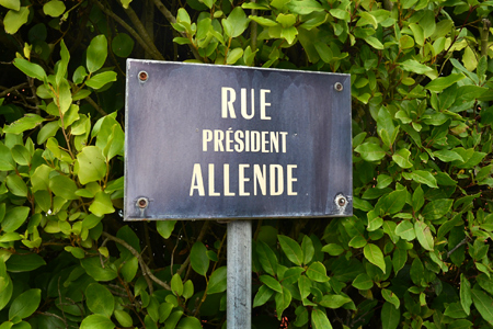 calle Salvador Allende. Treffiagat, Francia, Bretaña