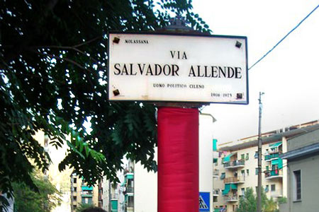 Via Salvador Allende. Molassana, Génova. Italia