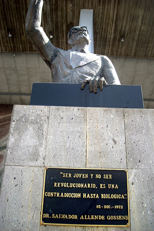 estatua, monumento Salvador Allende. Guadalajara, México