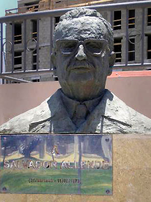 Salvador Allende. Monumento en España