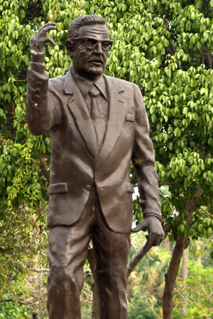 Monumento a Salvador Allende en Caracas