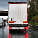 je voudrais surtout aller m'acheter un camion pelleteuse